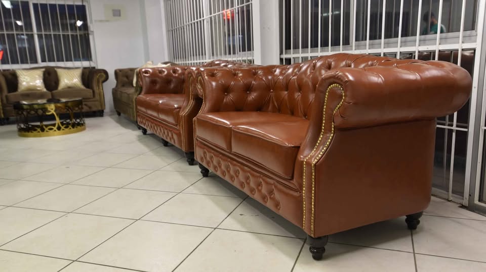 Brown chesterfield style sofas 3+2 - Image 3