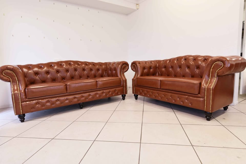 Brown chesterfield style sofas 3+2 - Image 4